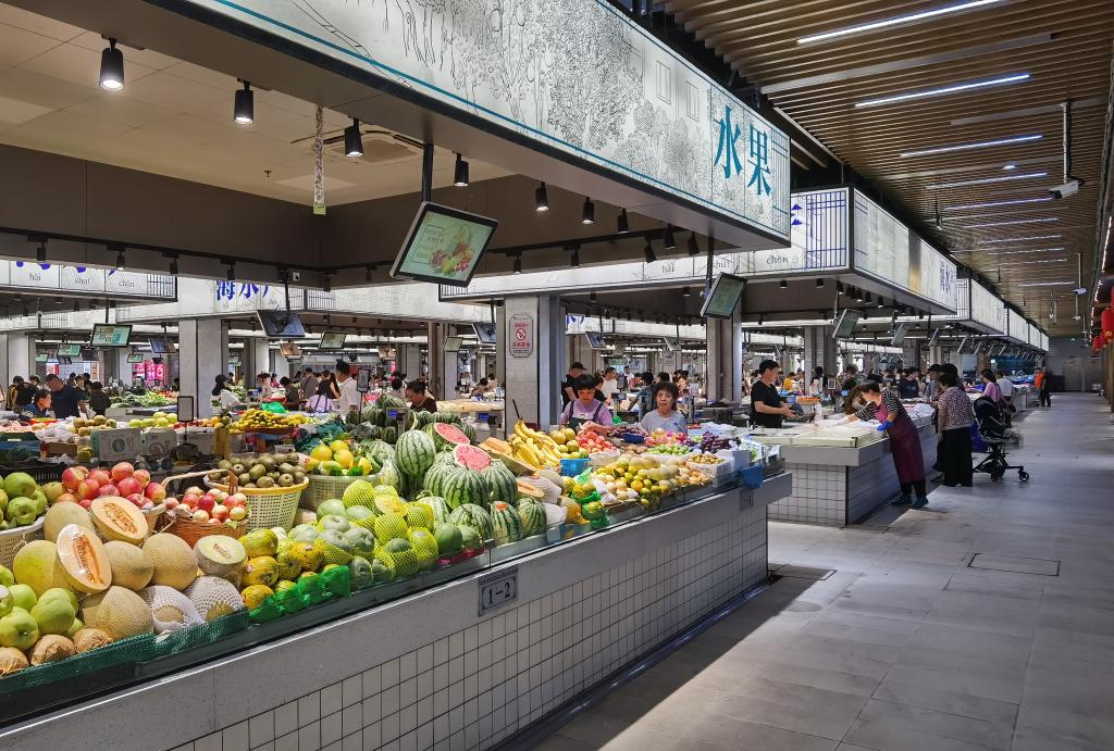 8月15日,浙江宁波北仑区星阳菜市场一角.新华社记者顾小立 摄