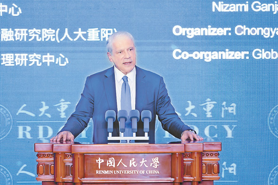 塞尔维亚前总统鲍里斯·塔迪奇日前在北京的一场有关"一带一路"的研讨