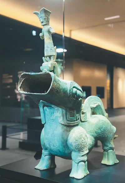 三星堆八号坑出土的青铜神兽. 三星堆博物馆供图