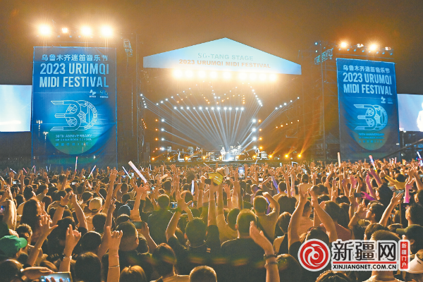 2023乌鲁木齐迷笛音乐节现场气氛火热. (全媒体记者陈岩摄)