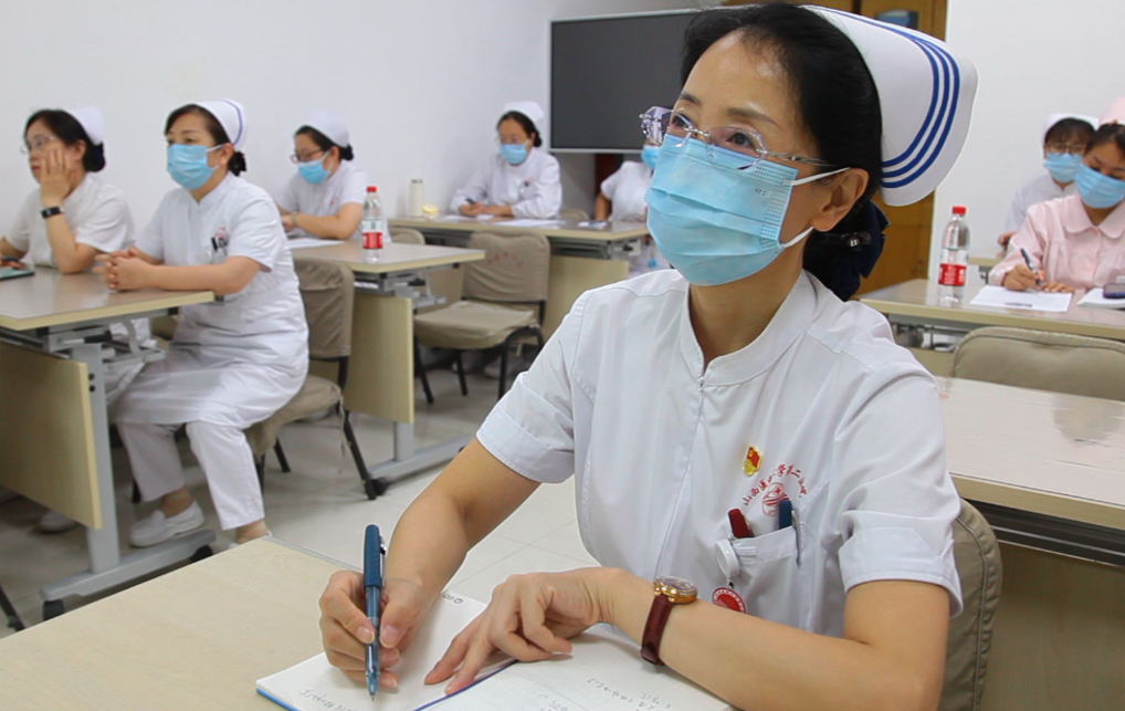 2023最美医生|护士张颖惠:"走到患者床旁,近点,再近一点"|新冠肺炎