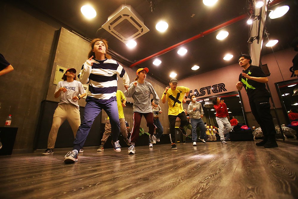 都市人的"舞蹈热"|这!就是街舞_新浪财经_新浪网