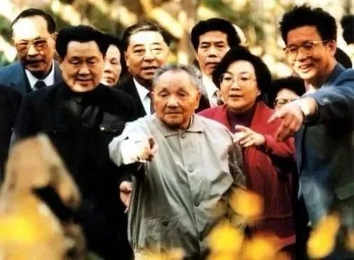 1992年1月18日到2月21日，邓小平视察深圳、珠海等地并发表谈话。