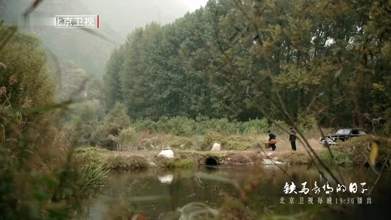 恶人自有天收!李官孝逃命反被刘豆枪杀。_新浪新闻