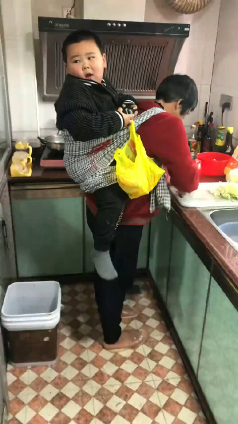 这就是奶奶所喜欢的大胖孙子_新浪新闻