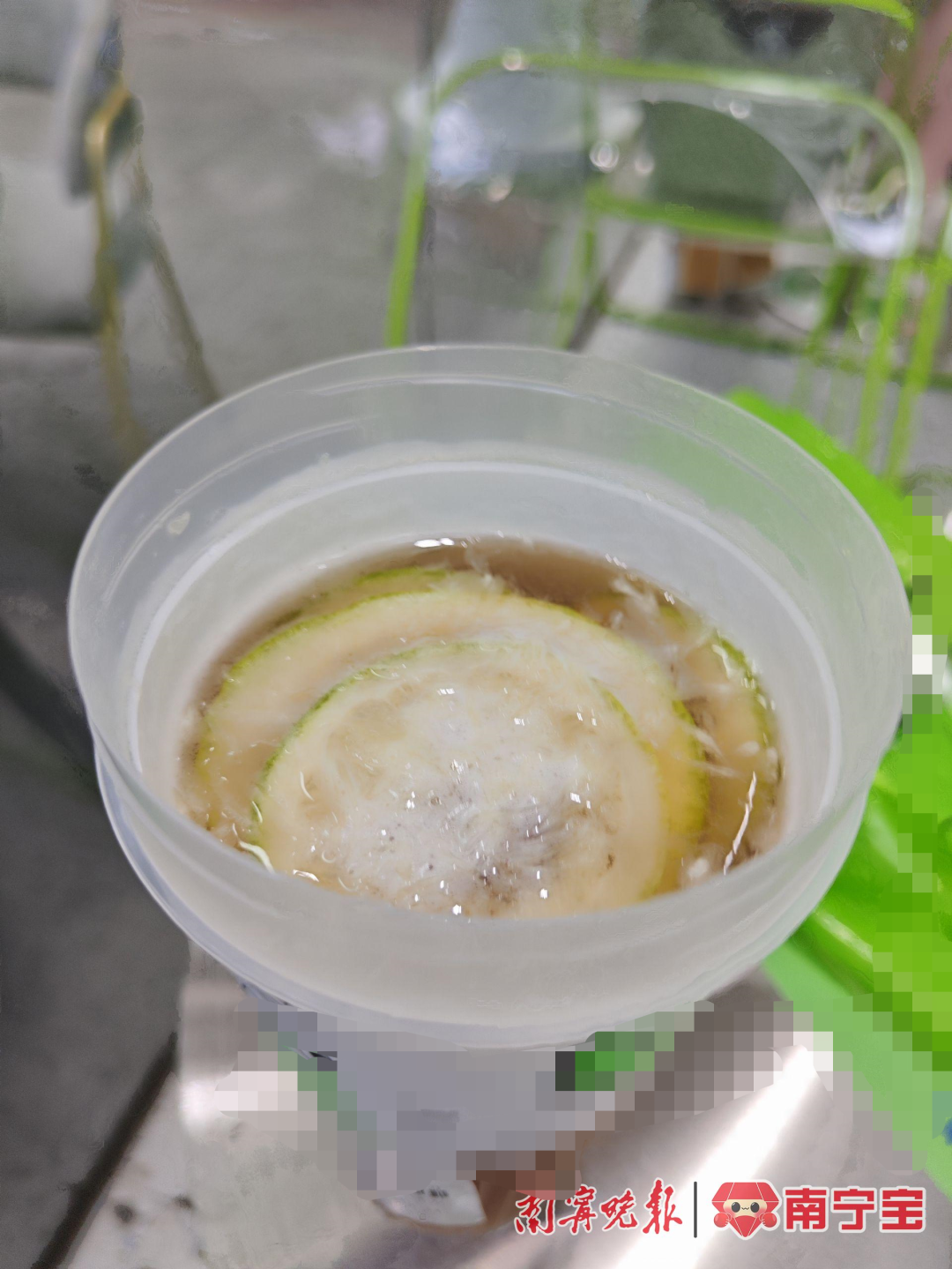 “一杯饮料半杯冰”,饮料加多少冰到底由谁说了算?记者走访南宁饮品市场发现→|饮品_新浪财经_新浪网