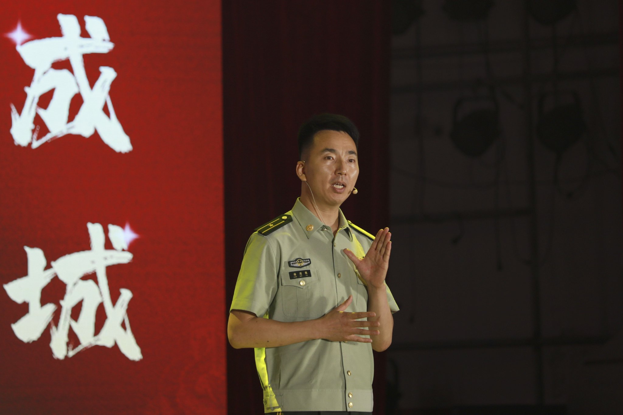 武警青海总队举行先进事迹报告会|青海省_新浪财经_新浪网