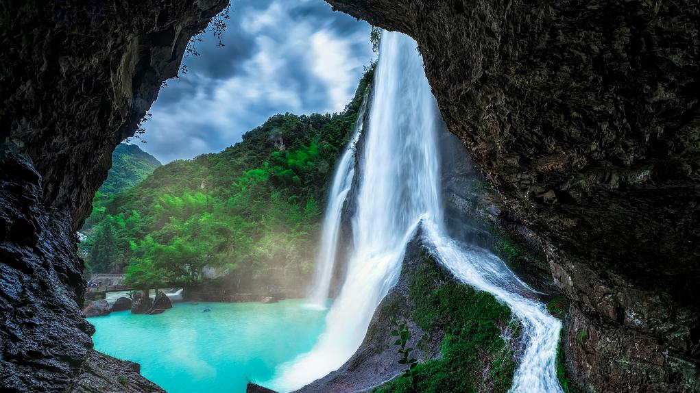 雁荡山散水崖瀑布风光.视觉中国 资料图