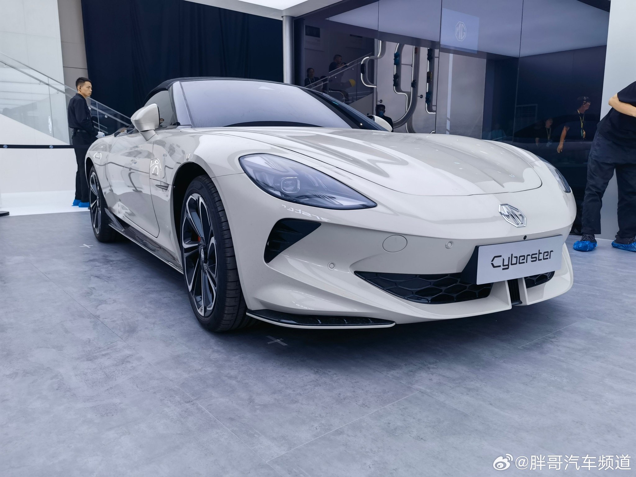 名爵新车cyberster国内即将亮相新车定位于定位纯电动跑车