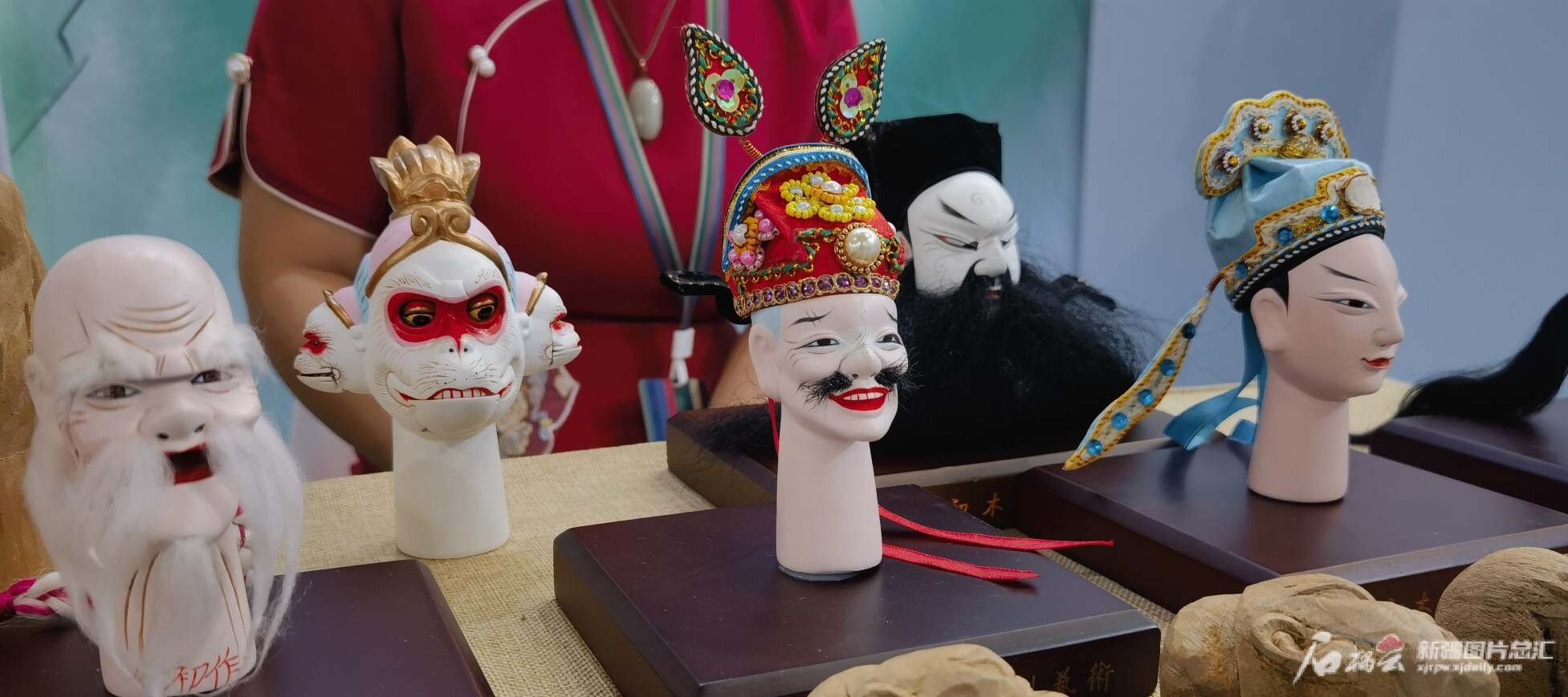徐强做的漳州木偶头雕刻.天山网-新疆日报记者 银璐摄