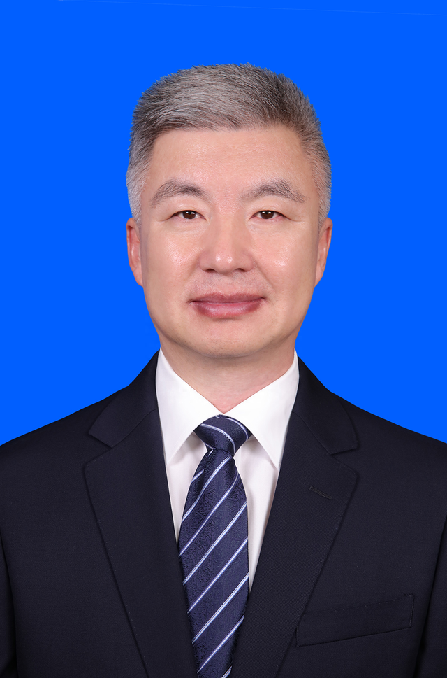 庄严同志任宁夏回族自治区党委委员,常委,副书记