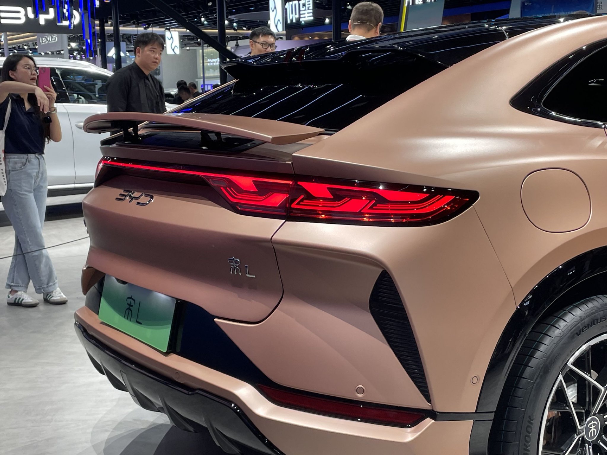 2023成都车展比亚迪宋l正式首发亮相