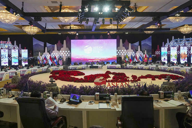 印度尼西亚雅加达,代表们出席东盟财长及央行行长会议的开幕式