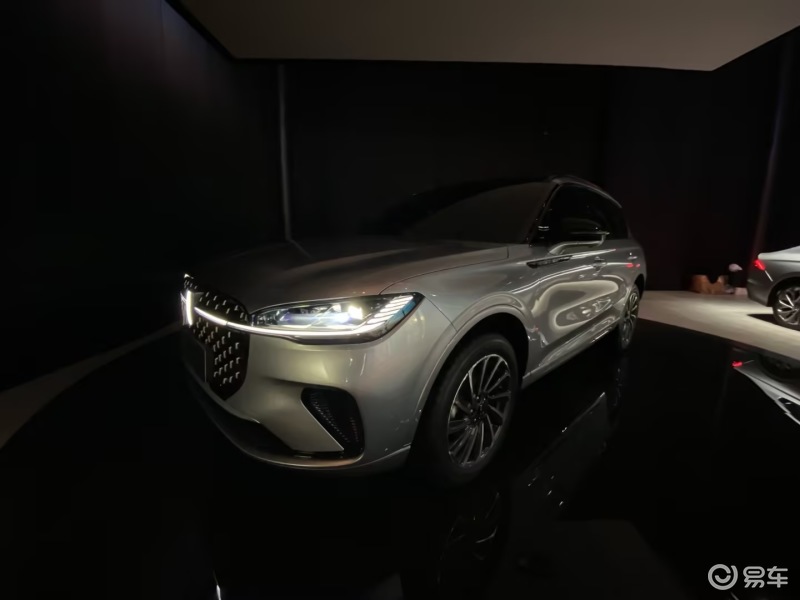 2023成都车展:林肯冒险家混动版亮相-新浪汽车