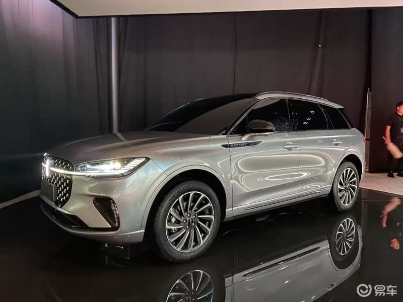 2023成都车展:林肯冒险家混动版亮相-新浪汽车