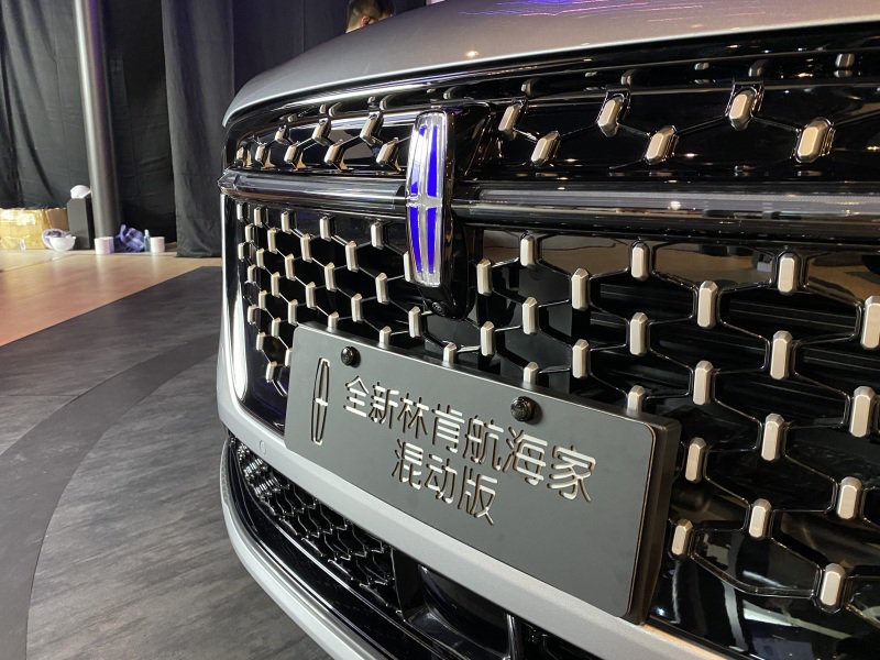2023成都车展：林肯航海家混动版售36.88万元起-新浪汽车