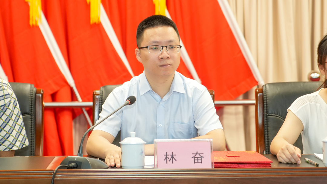 本次活动由团榕城区委书记林奋主持.