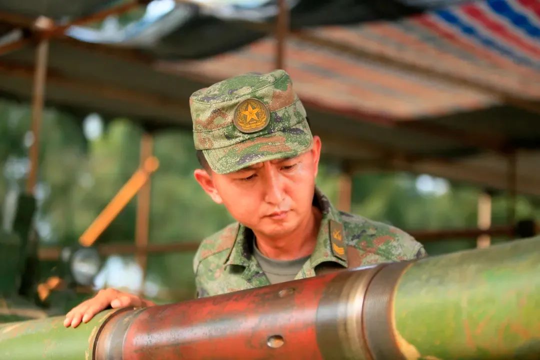 "铁甲神医""创新达人"67"金牌教员"……成为"全军优秀军士",他实至