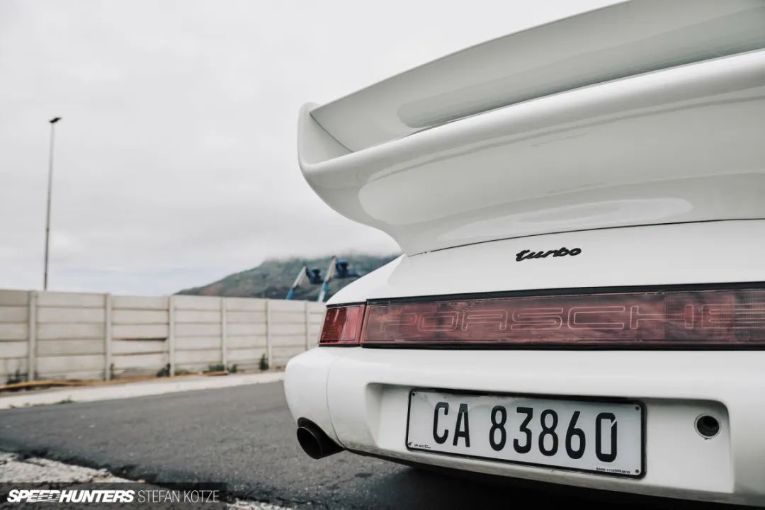 一台从不上赛道的赛道化白色翻灯930 turbo,那就收藏吧|保时捷_新浪