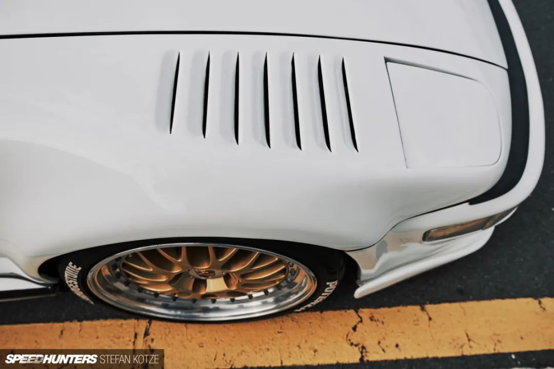 一台从不上赛道的赛道化白色翻灯930 turbo,那就收藏吧|保时捷_新浪