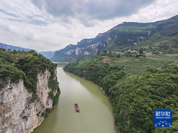 6969修文县六桶镇海马孔村景色(7月13日摄).新华社记者 向定杰 摄