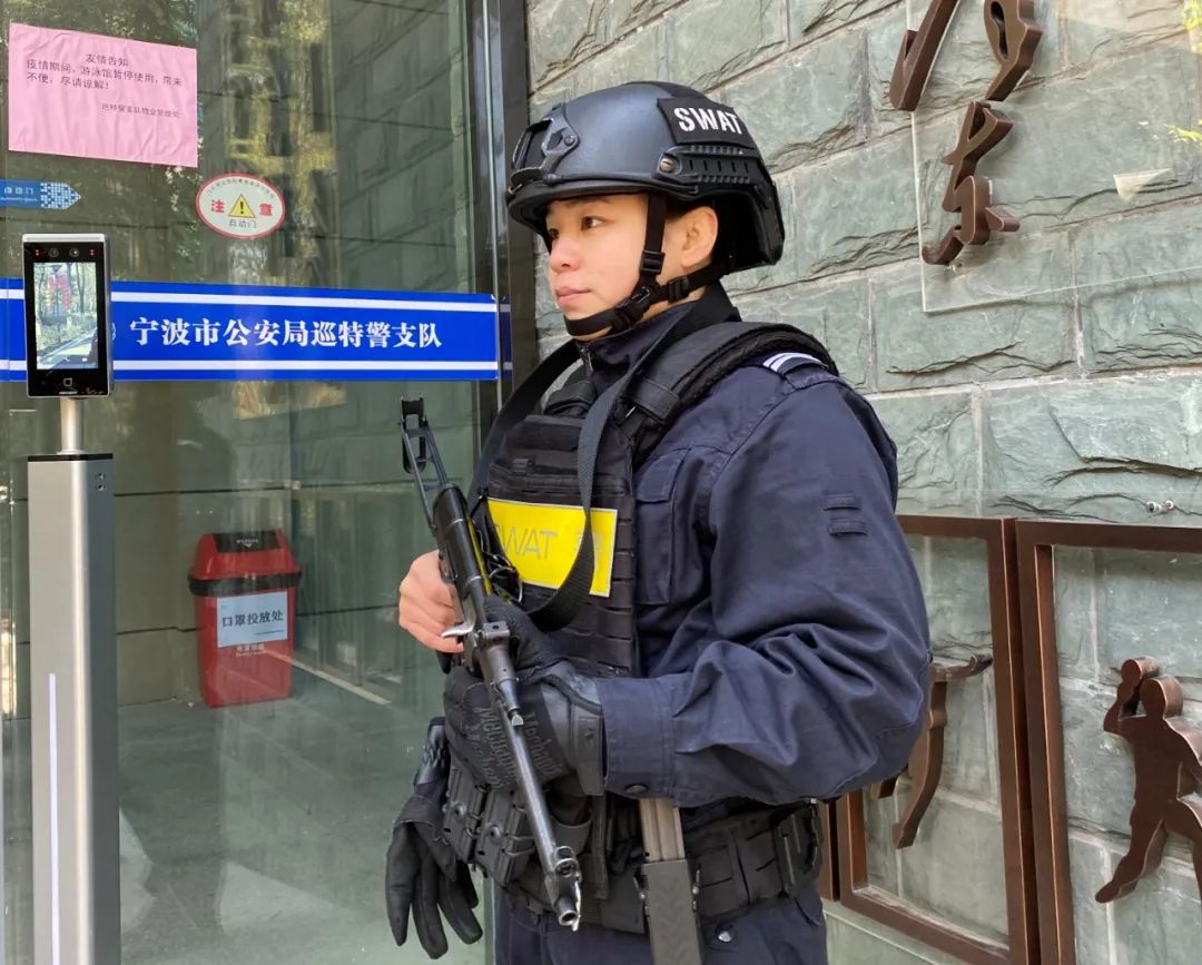 这个女特警,前国家队队员!