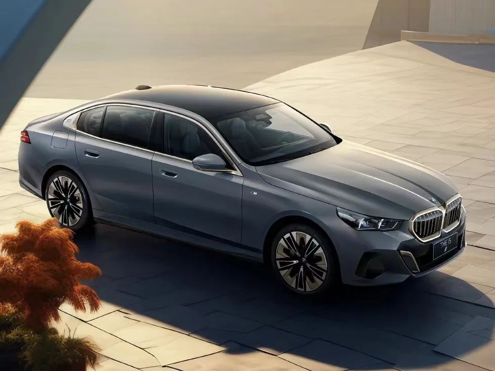 豪华C级标杆将换代，现款直降8万+，买新还是买旧？