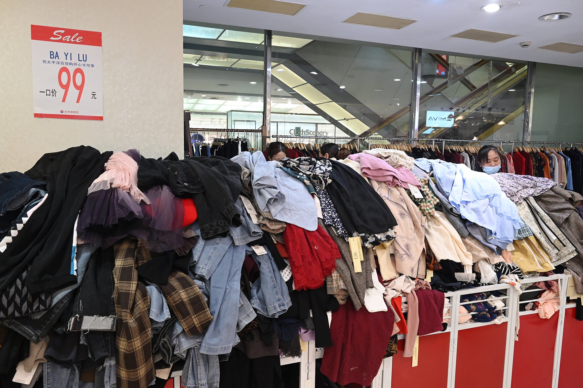 2023年8月27日,上海,太平洋百货徐汇店内,一家位于走廊边的店家货柜上