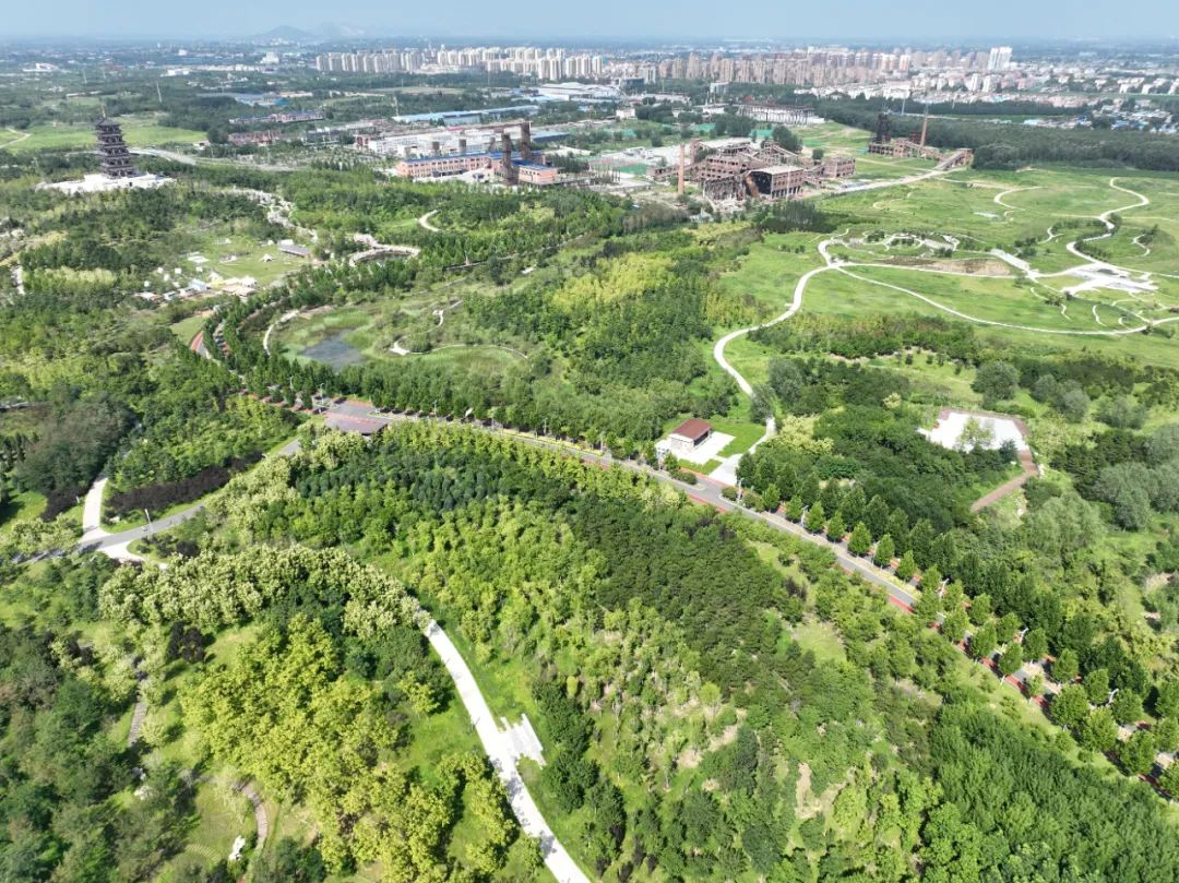 采煤塌陷区经生态修复后实现“绿色转身”/牟宇 摄