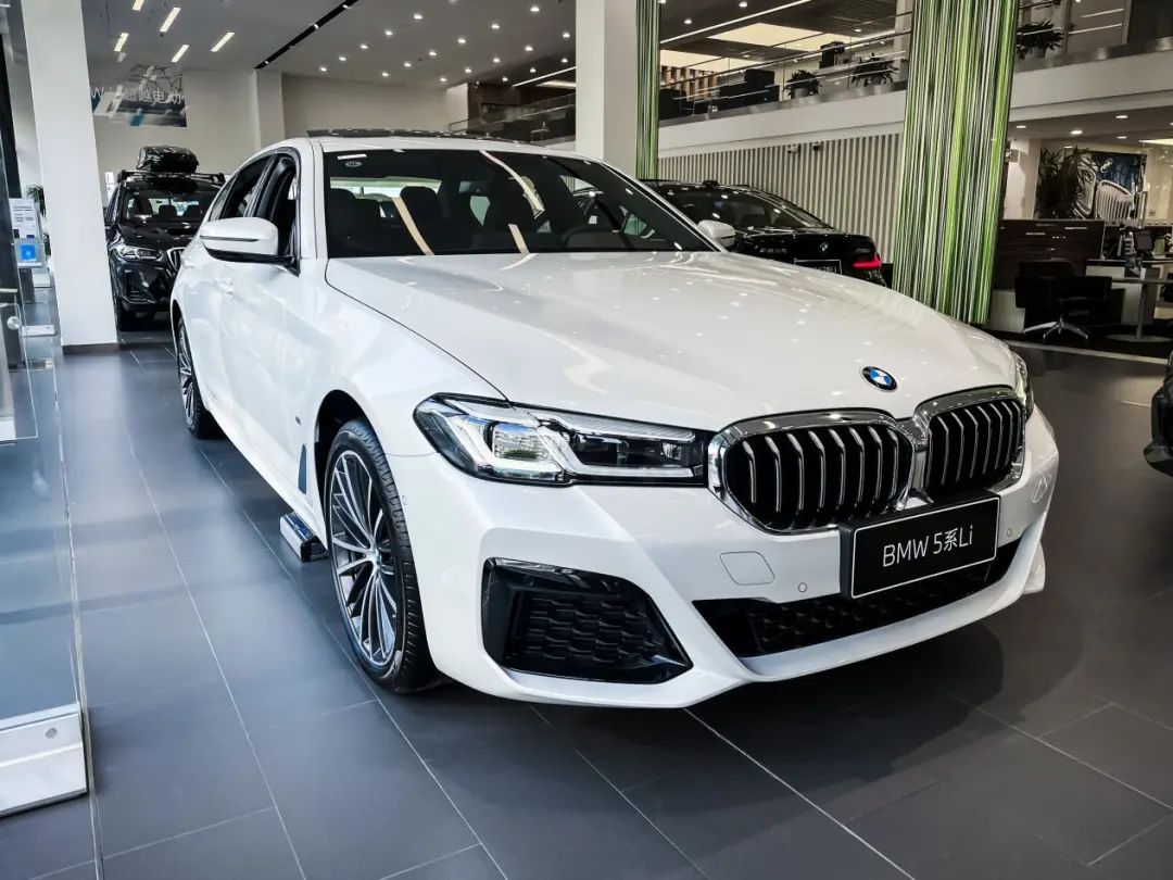 豪华C级标杆将换代，现款直降8万+，买新还是买旧？