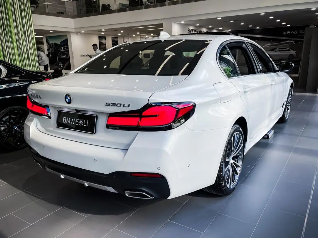 豪华C级标杆将换代，现款直降8万+，买新还是买旧？