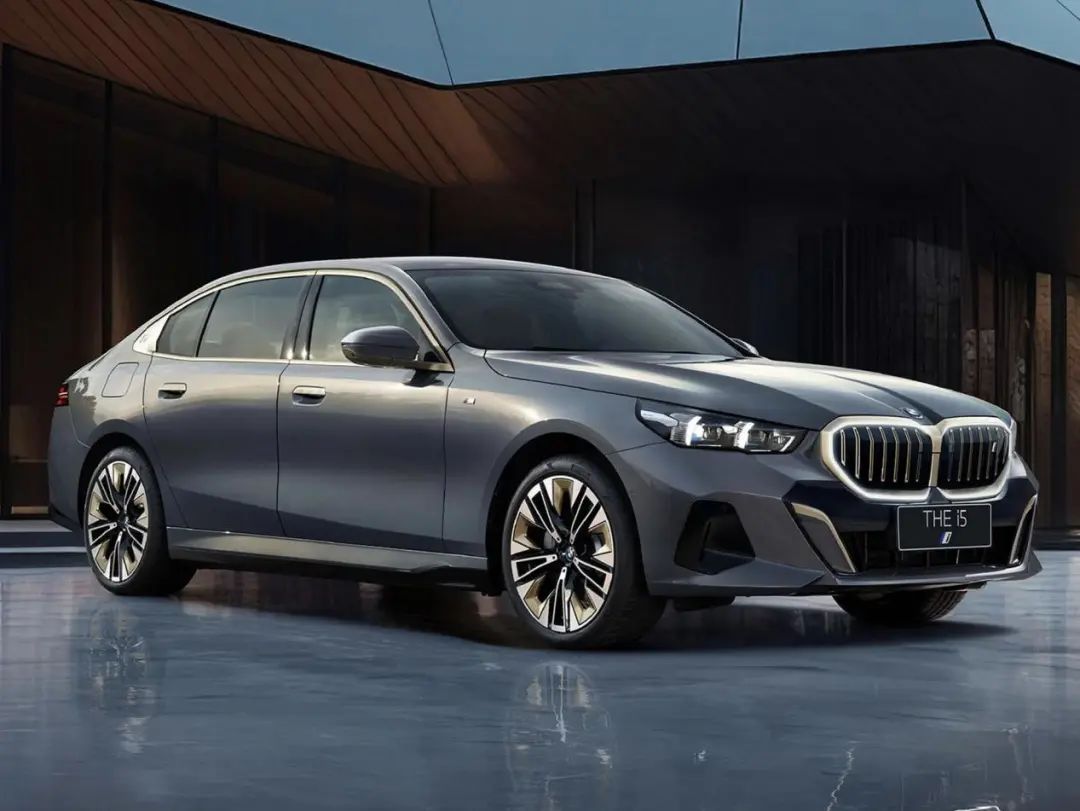 图为全新宝马i5