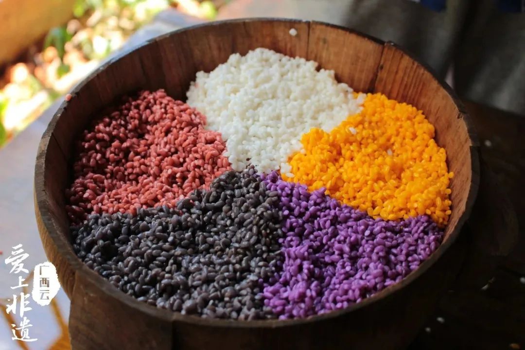 五色糯米饭.陈先怡 摄