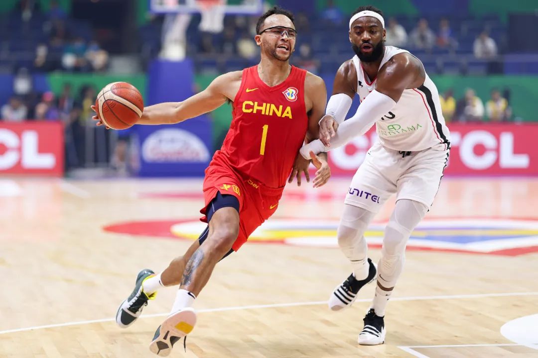 李凯尔持球突破.图源视觉中国