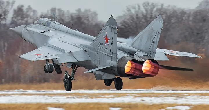 俄国防部：俄米格-31战机紧急升空，防止挪威P-8A巡逻机侵犯俄边界