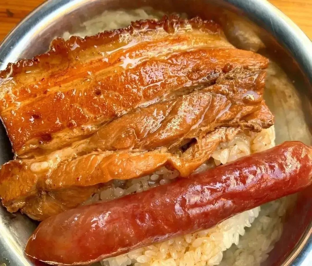 扣肉糯米饭.图源:南国早报