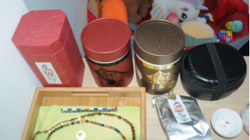 现场起获的不同品种的"行家茶"