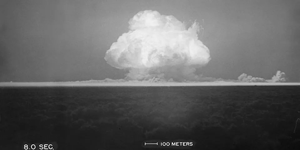 第一次核试验，1945年7月16日于新墨西哥州索科罗县的托立尼提沙漠举行，代号Trinity