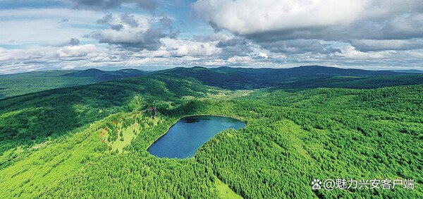 驼峰岭天池 赖志强 摄