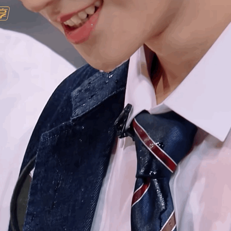 湿发张真源鲨我!谁能控制得住自己 反正我不能,尊嘟好美