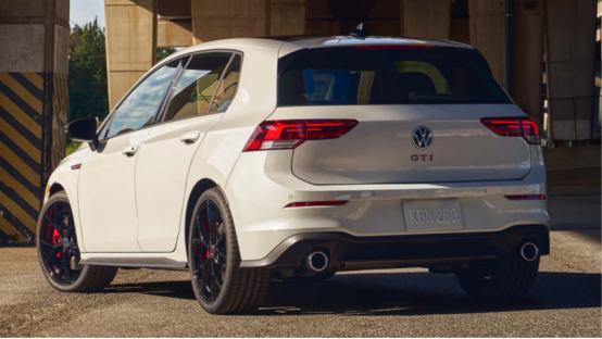 大众官方发布了一组旗下新款高尔夫gti(配置|询价)380手动挡车型官图