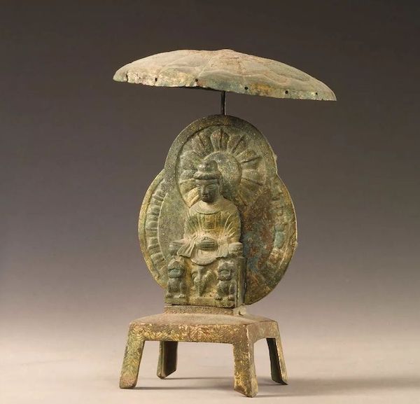 鎏金华盖铜佛坐像&nbsp;&nbsp;十六国时期(304—429年)&nbsp;甘肃省