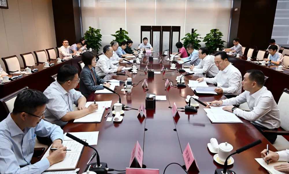 9月4日下午，省委书记易炼红，省委副书记、省长王浩带队在北京走访国家金融监管总局。