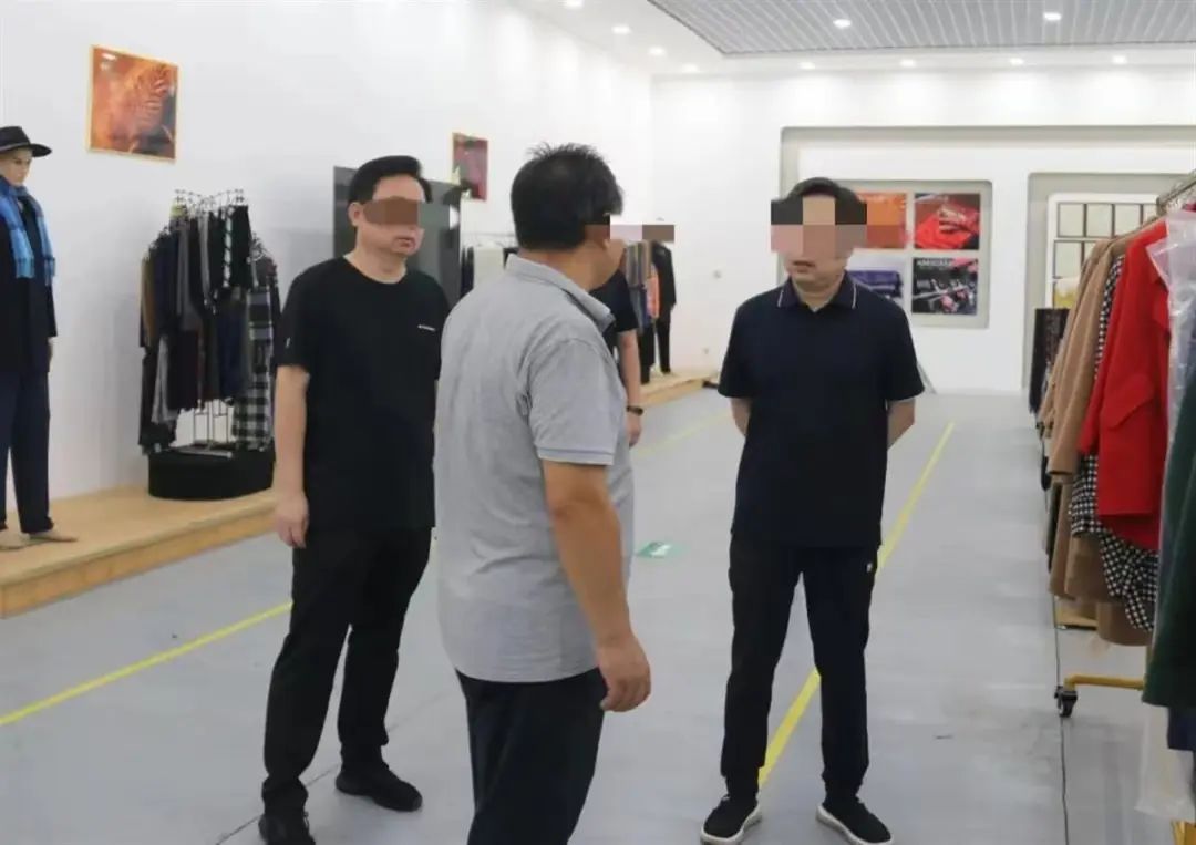 "市委书记上衣logo被p掉"引质疑,官方回应|南宫市_新浪财经_新浪网