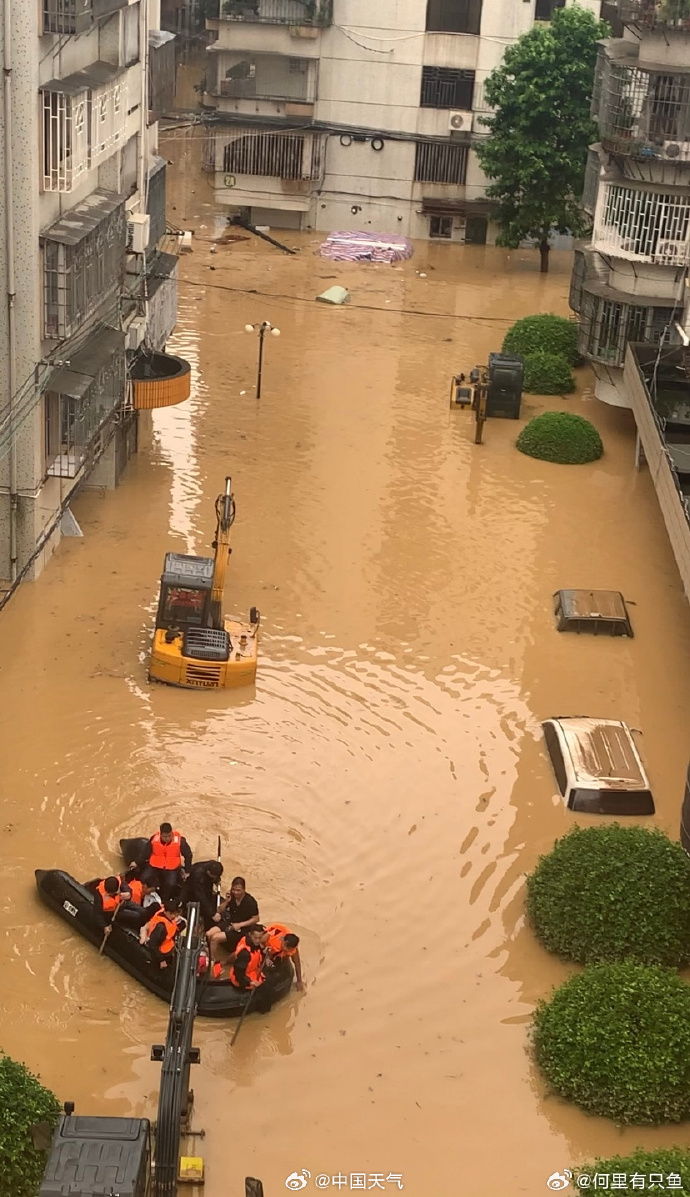 网友反馈,福清有街道被淹.图源:@中国天气