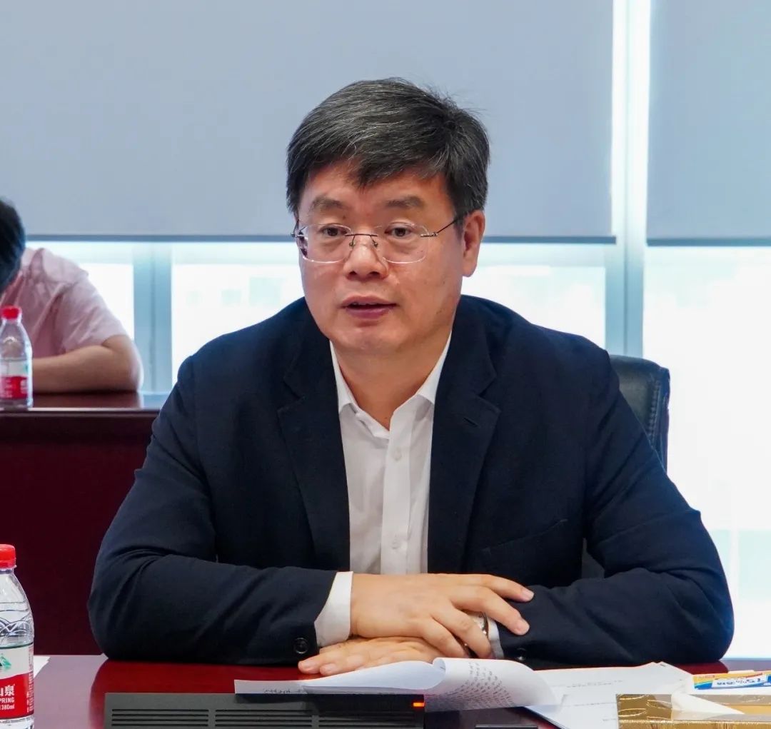 郝照平会见深圳市市长覃伟中一行