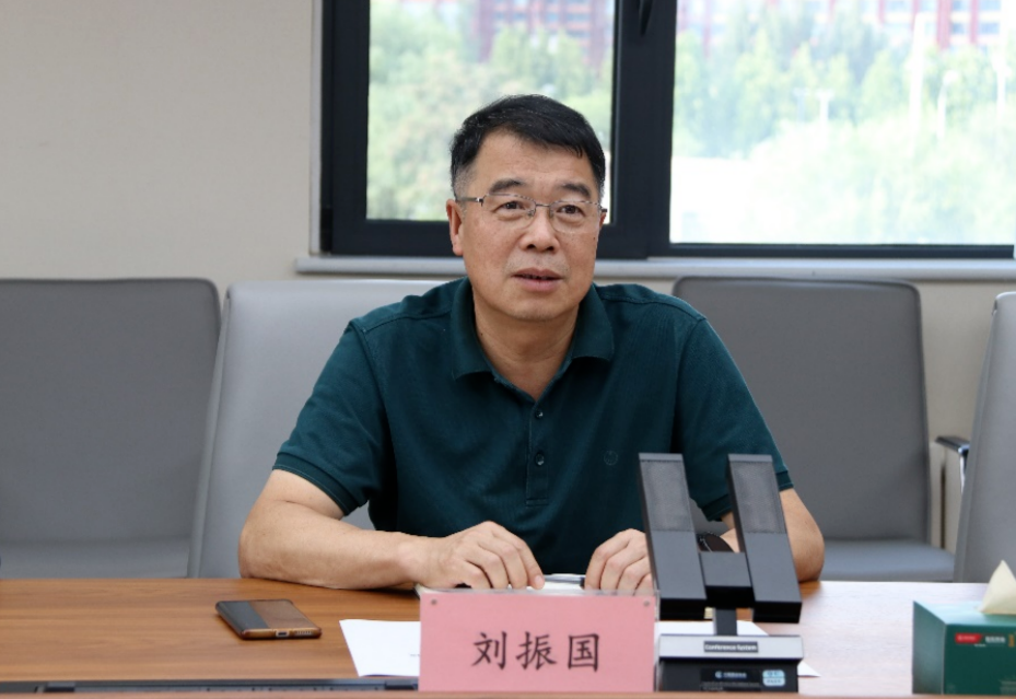 9月1日下午,京东零售大商超事业部酒类业务部总经理赵煜一行到访中国