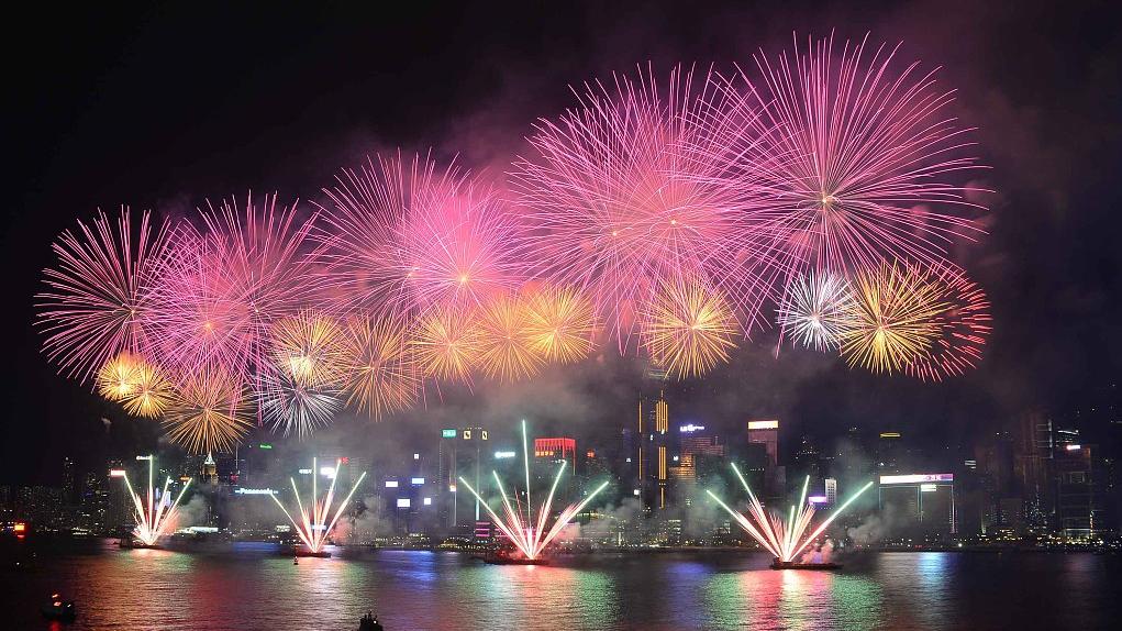 時隔5年後重啟!李家超宣佈香港將舉辦國慶煙花彙演 - 新浪香港