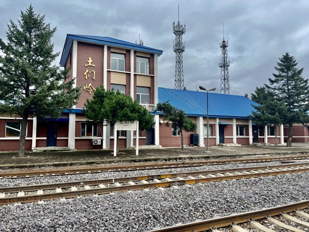 八面城站七间房站六道河站五龙背站四合永站三把火站二密河站一面山站