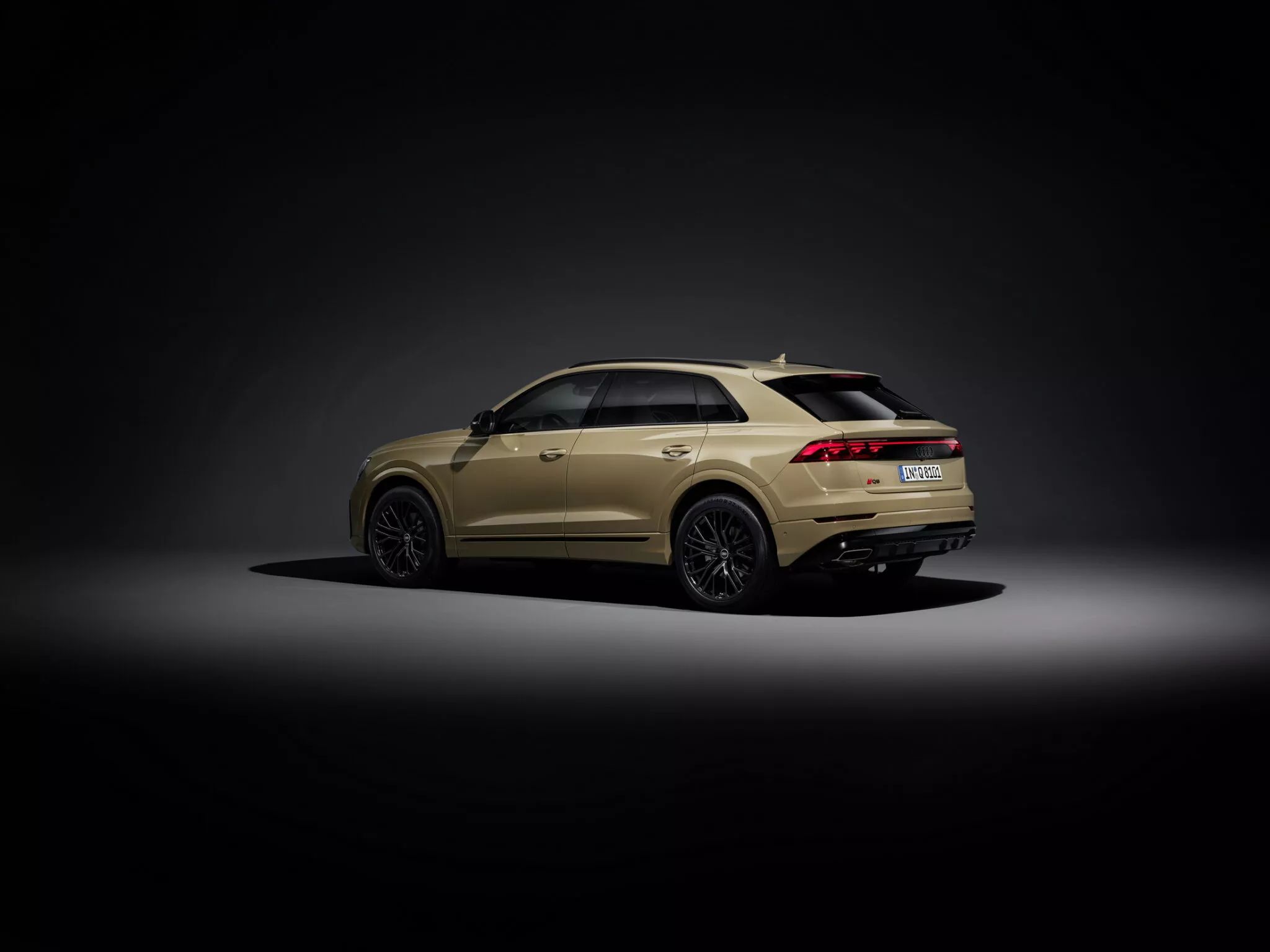 灯组格栅等细节升级新款奥迪q8sq8正式发布